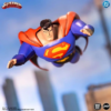 Superman actionfigur i flyvende opstilling