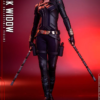 Black Widow actionfigur med stav i luften