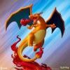 Charizard statue med udspilede vinger