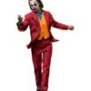 Joker samlerfigur i rødt jakkesæt på hvid baggrund