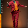 Joker samlerfigur stående med cigaret