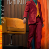 Joker samlerfigur foran scenedekoration