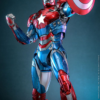 Iron Patriot stående med hænderne i siden