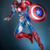 Iron Patriot med løftet skjold