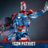 Iron Patriot med hævet hånd