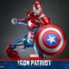 Iron Patriot med skjold fra siden