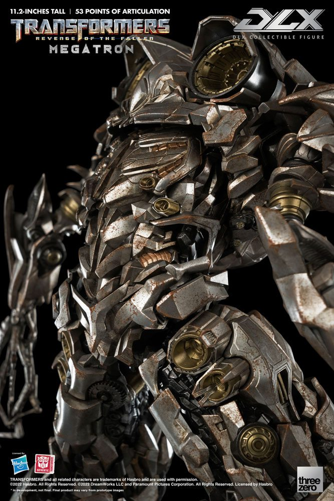 Megatron DLX actionfigur med nærbillede af overkroppen