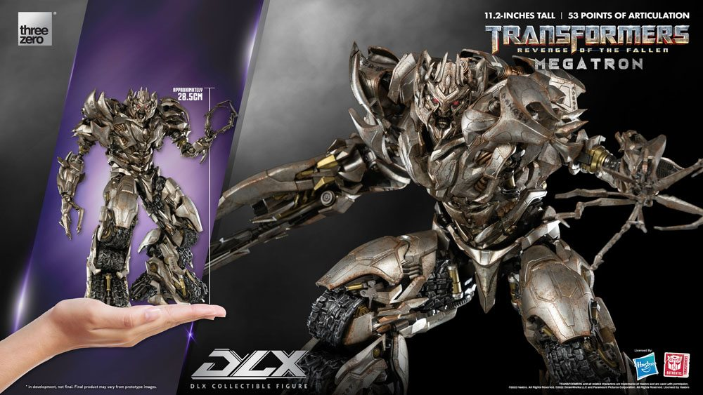 Megatron DLX actionfigur med hånd til størrelsessammenligning