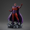 Magneto statue forfra på mørk baggrund