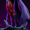 Detalje af Magneto statue med kappe og støvler