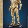 Iron Man Mark III actionfigur i let skrå vinkel på base
