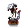 Zatanna statue med høj hat, hvide duer og åben bog