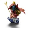 Adam Warlock statue forfra med gylden stav