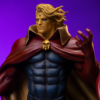 Nærbillede af Adam Warlocks ansigt og hår