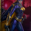 Batgirl actionfigur i lilla og guldfarver