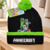 Sort Minecraft hue med Steve og grøn kvast på en træbænk